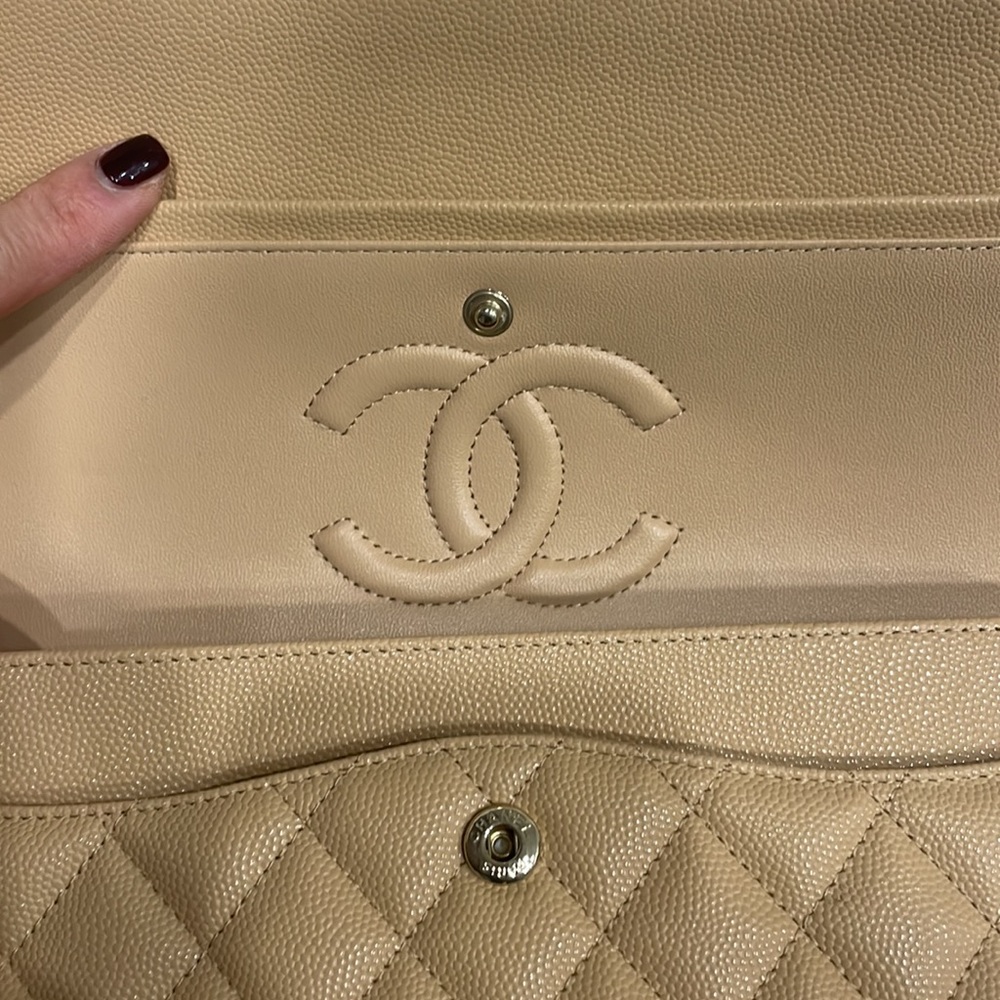 Chanel - Picture 3 of 5